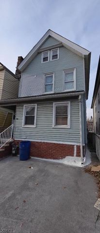 136 Smith St, Elizabeth City, NJ 07201