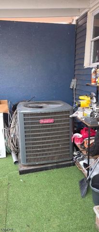 136 Smith St, Elizabeth City, NJ 07201