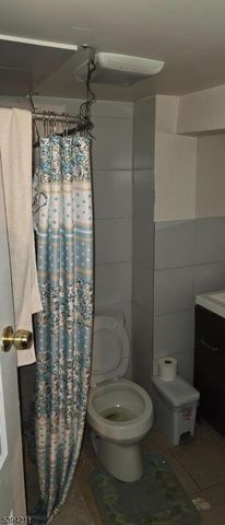 136 Smith St, Elizabeth City, NJ 07201