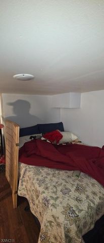 136 Smith St, Elizabeth City, NJ 07201