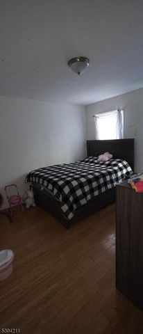 136 Smith St, Elizabeth City, NJ 07201