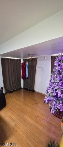 136 Smith St, Elizabeth City, NJ 07201