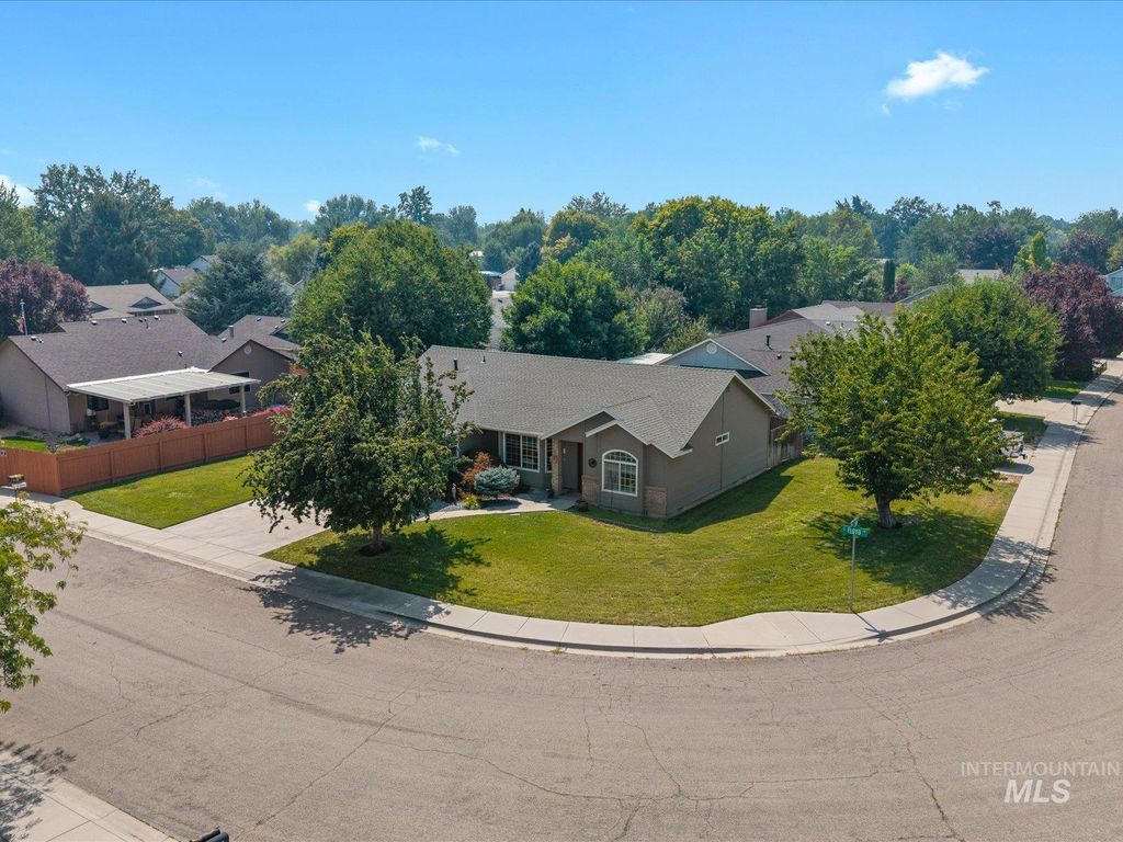 483 S Floyd Dr, Boise, ID 83709 photo 2