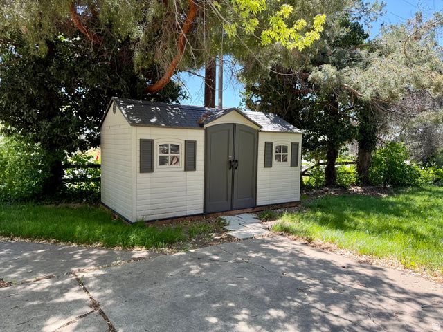 2115 N FRUITLAND DR, North Ogden, UT 84414
