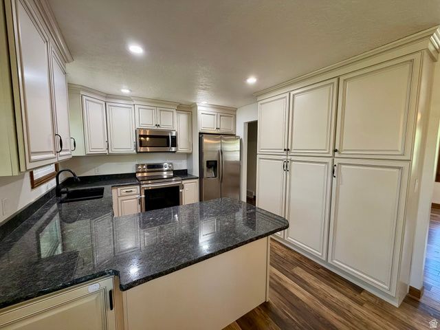 2115 N FRUITLAND DR, North Ogden, UT 84414