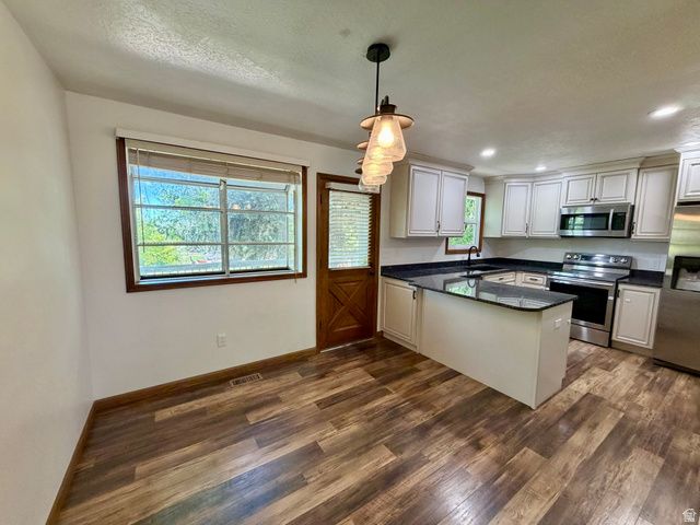 2115 N FRUITLAND DR, North Ogden, UT 84414
