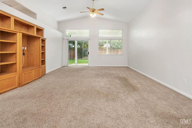 10104 Brookline Woods Drive, Bakersfield, CA 93312