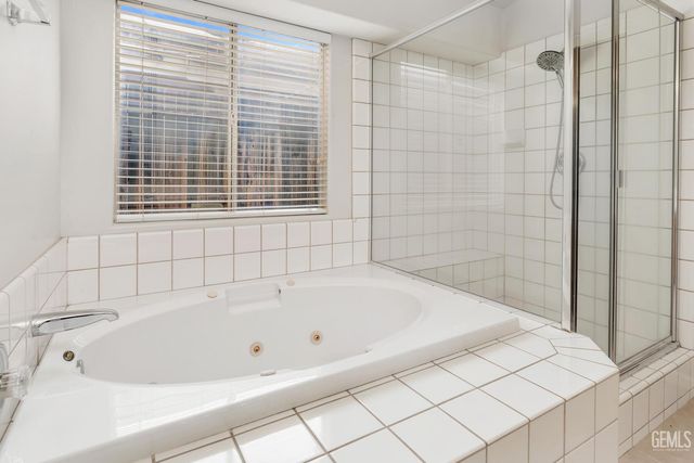 10104 Brookline Woods Drive, Bakersfield, CA 93312