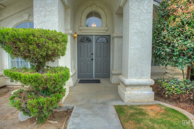 10104 Brookline Woods Drive, Bakersfield, CA 93312