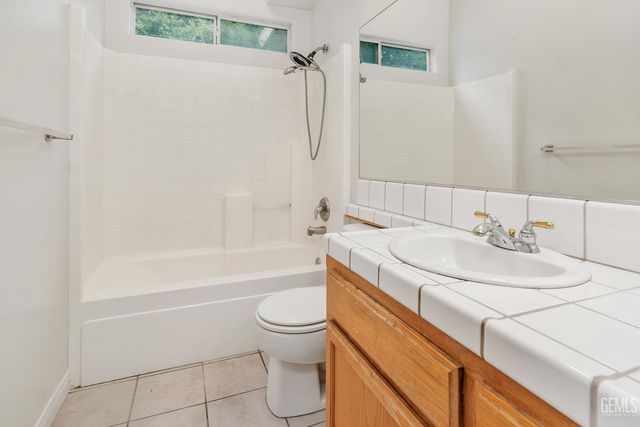 10104 Brookline Woods Drive, Bakersfield, CA 93312