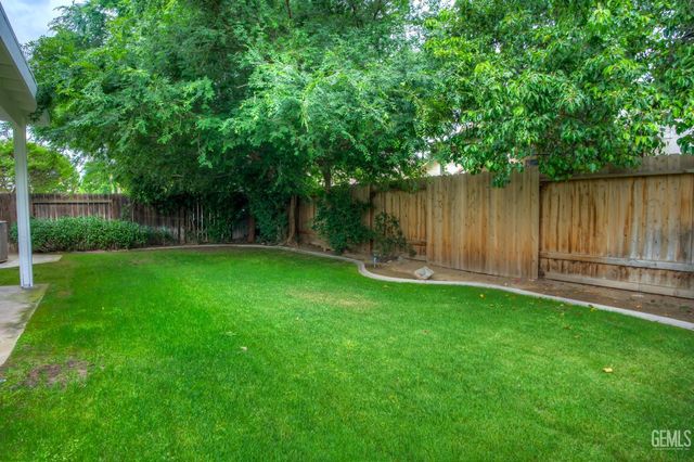 10104 Brookline Woods Drive, Bakersfield, CA 93312