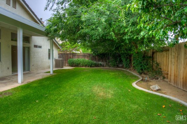 10104 Brookline Woods Drive, Bakersfield, CA 93312