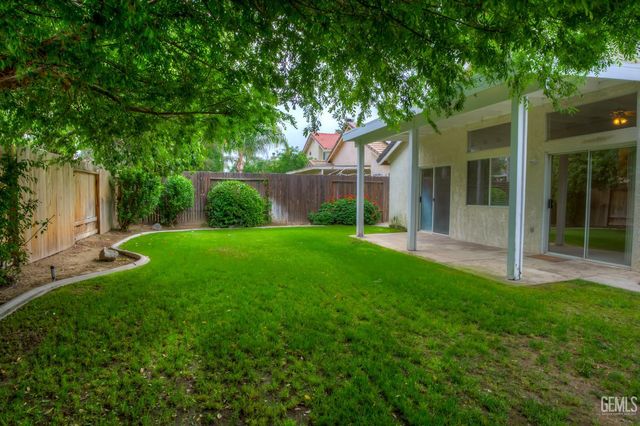 10104 Brookline Woods Drive, Bakersfield, CA 93312