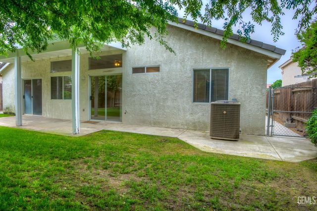 10104 Brookline Woods Drive, Bakersfield, CA 93312