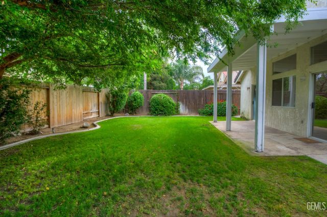 10104 Brookline Woods Drive, Bakersfield, CA 93312
