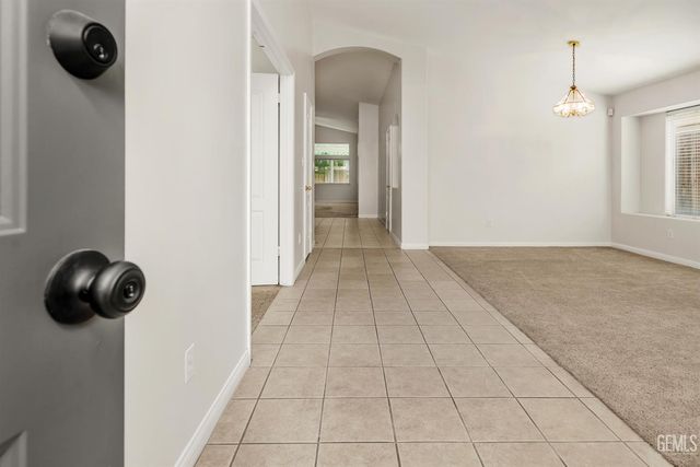 10104 Brookline Woods Drive, Bakersfield, CA 93312