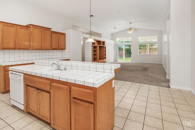 10104 Brookline Woods Drive, Bakersfield, CA 93312