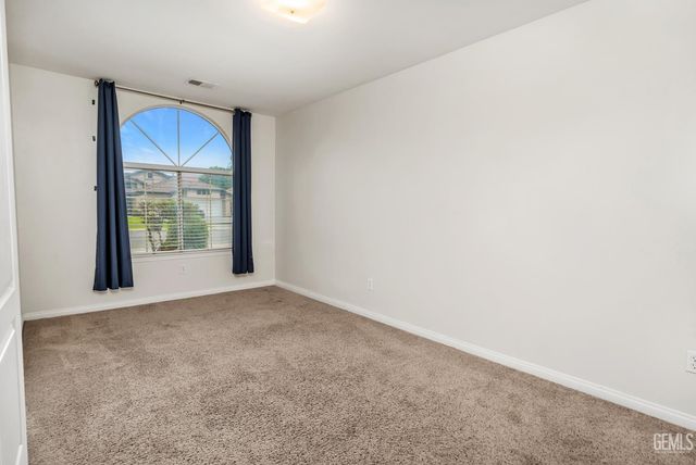 10104 Brookline Woods Drive, Bakersfield, CA 93312