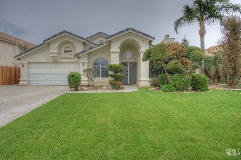 10104 Brookline Woods Drive, Bakersfield, CA 93312