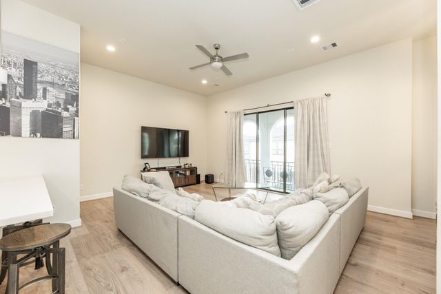 5230 Schuler Street, Houston, TX 77007