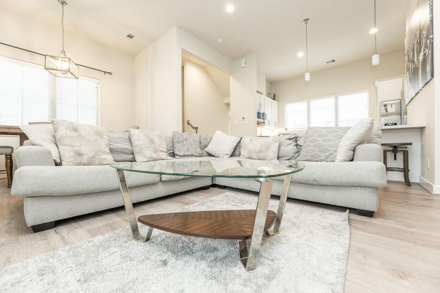 5230 Schuler Street, Houston, TX 77007