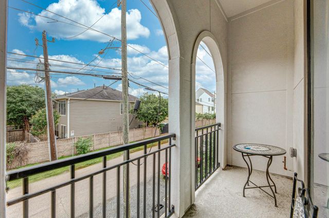 5230 Schuler Street, Houston, TX 77007