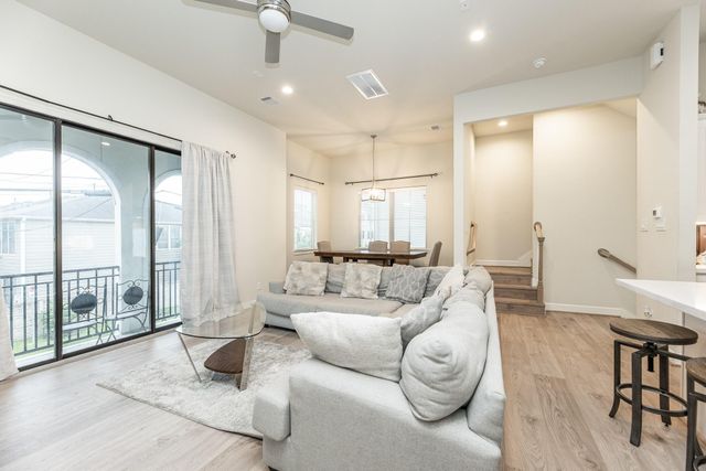 5230 Schuler Street, Houston, TX 77007