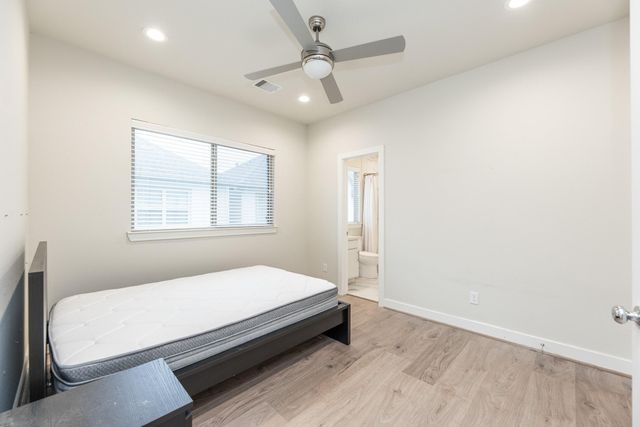 5230 Schuler Street, Houston, TX 77007