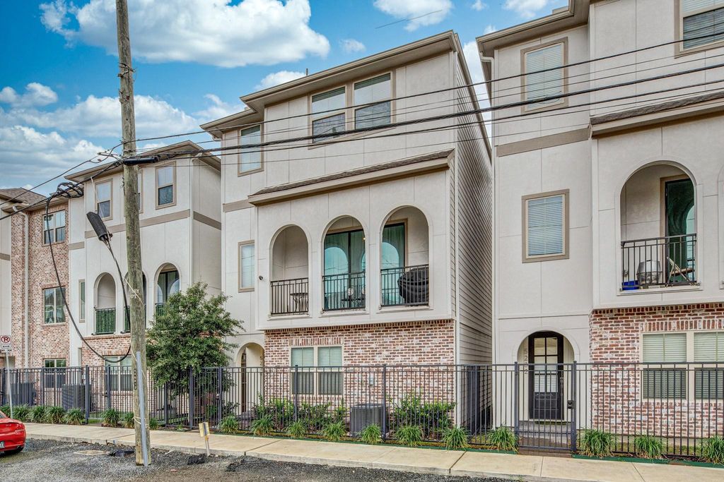 5230 Schuler Street, Houston, TX 77007