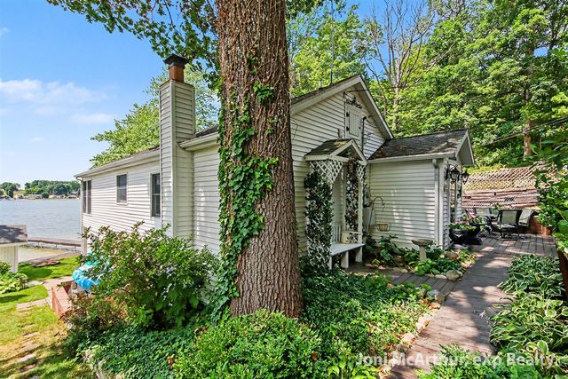 11613 Orchard Park Drive, Sparta, MI 49345