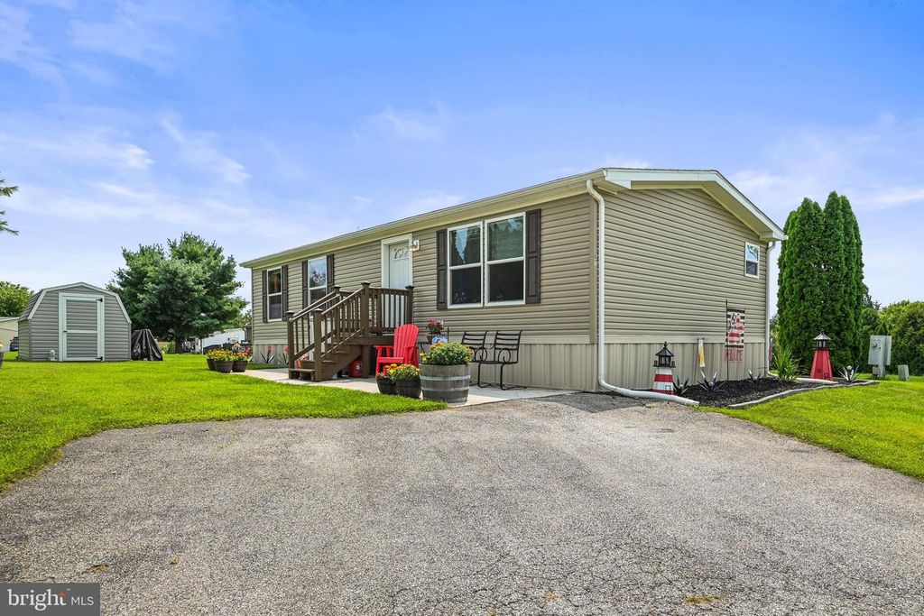 Image 1 of property listing at 701 CASSEL ROAD #LOT #67, Manchester, PA 17345
