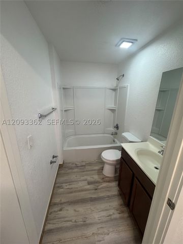 8833 NW 107th Ct 101, Doral, FL 33178