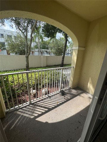 8833 NW 107th Ct 101, Doral, FL 33178
