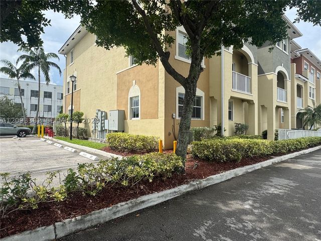 8833 NW 107th Ct 101, Doral, FL 33178