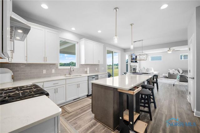 1035 Stoneleigh Road, Perrysburg, OH 43551