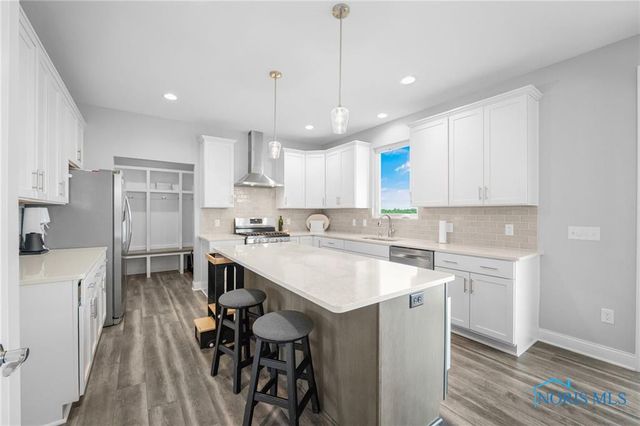 1035 Stoneleigh Road, Perrysburg, OH 43551