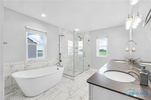 1035 Stoneleigh Road, Perrysburg, OH 43551