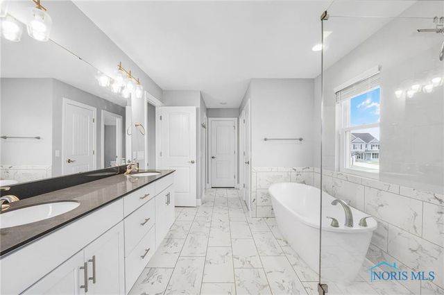 1035 Stoneleigh Road, Perrysburg, OH 43551