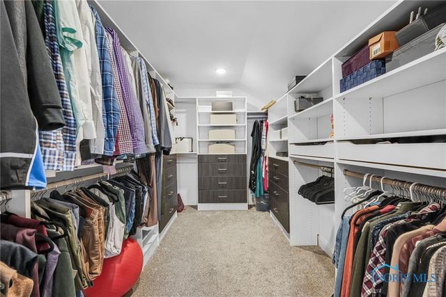 1035 Stoneleigh Road, Perrysburg, OH 43551