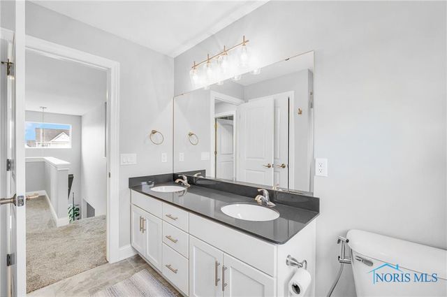 1035 Stoneleigh Road, Perrysburg, OH 43551