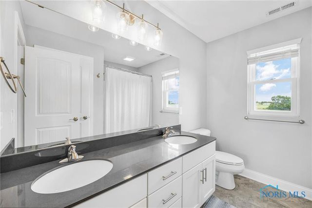 1035 Stoneleigh Road, Perrysburg, OH 43551