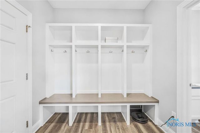 1035 Stoneleigh Road, Perrysburg, OH 43551