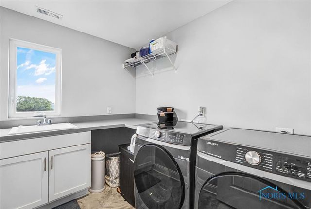 1035 Stoneleigh Road, Perrysburg, OH 43551