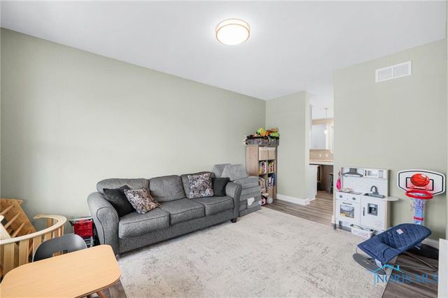 1035 Stoneleigh Road, Perrysburg, OH 43551