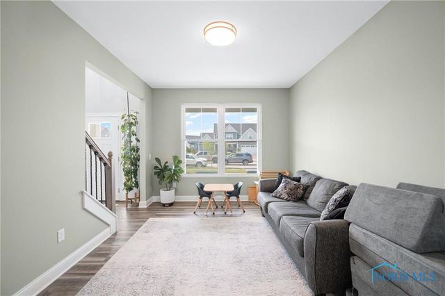 1035 Stoneleigh Road, Perrysburg, OH 43551