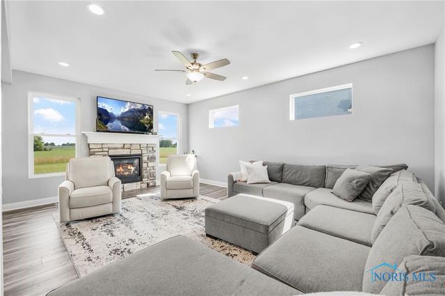 1035 Stoneleigh Road, Perrysburg, OH 43551