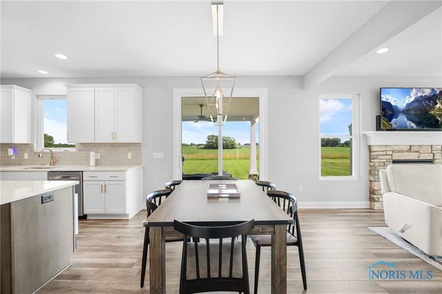 1035 Stoneleigh Road, Perrysburg, OH 43551