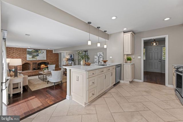 4611 DEMING AVE, Alexandria, VA 22312