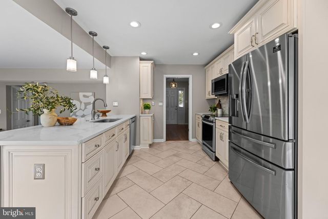 4611 DEMING AVE, Alexandria, VA 22312