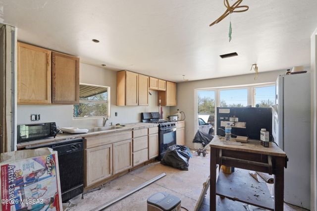 7261 N Van Ark Road, Tucson, AZ 85743